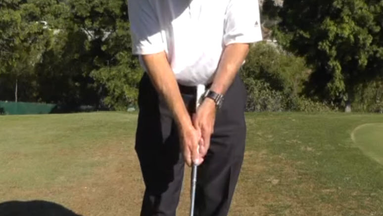 The Classic Reverse Overlap (Conventional Grip)